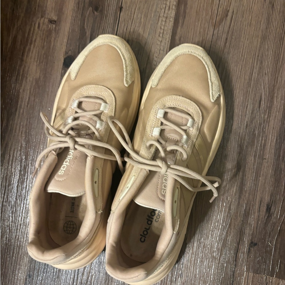 Women’s size 11 Adidas Tan Ozelle Sneakers Comfortable Low-Top Design